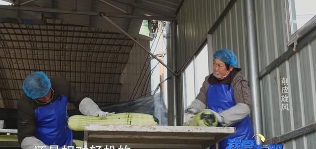  #工人#农村小伙花20多万发明“神器”，工人们直呼“厉害！”