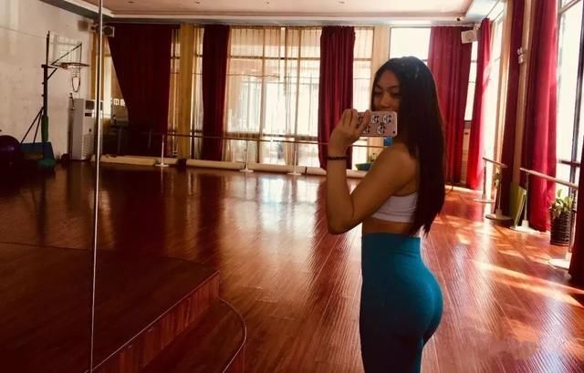 从油腻中年妇女到健身比基尼选手，这位小姐姐1年的逆袭太惊艳!