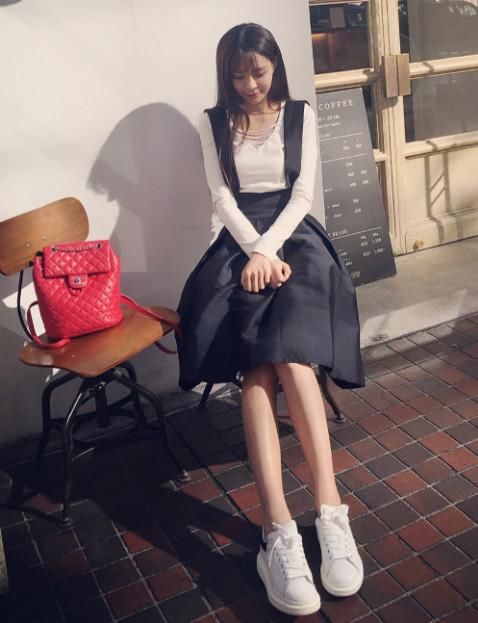 沈梦辰胆真大！一件网纱长裙就靠两条线支撑，网友：便宜了杜海涛