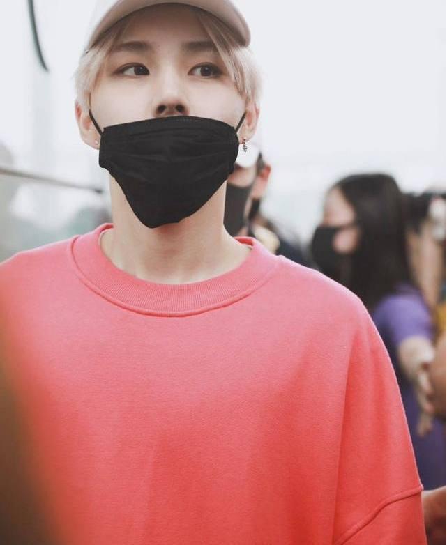 乐华七子录制《快本》,却在机场被点名,但迟迟