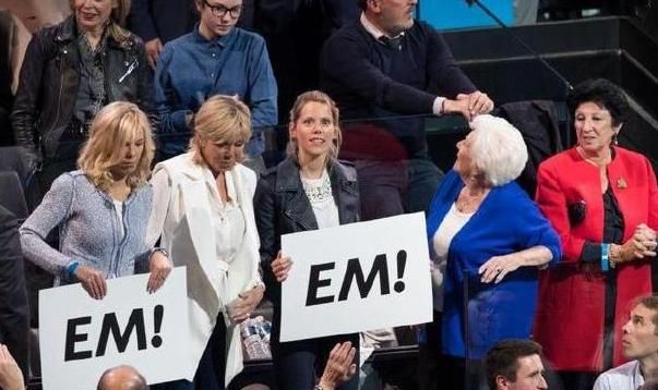 法国第一夫人穿着大胆:半透白纱扮嫩，与大三岁婆婆相比颜值高!