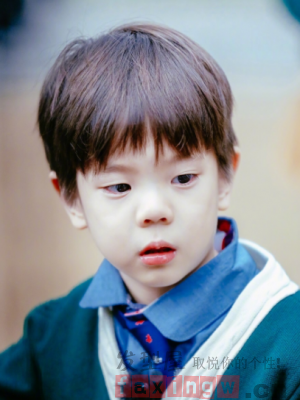 帅气小男孩短发发型 时尚发型变身小王子