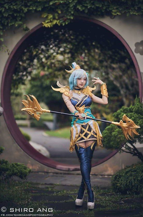 前螺旋猫成员Cos《英雄联盟》拉克丝 性感吸睛!