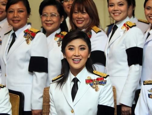 51岁的英拉:穿黑色短裙双腿笔直白皙，相比默克尔更有气质!