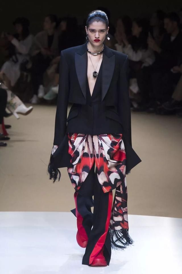 时尚圈里的动物世界?动物上身也要了解背后的故事!