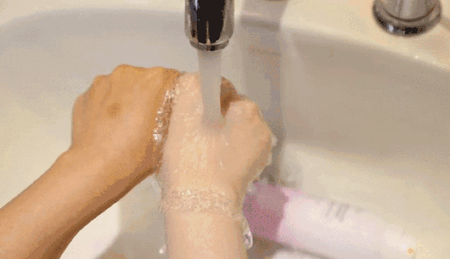 3秒极速美白，清爽、透气、不粘腻，这款防晒喷雾让你瞬间从非洲