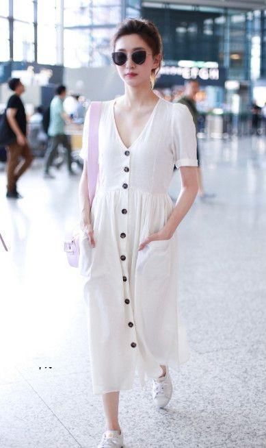 同样的白色连衣裙，刘雯配裤子比江疏影光腿还耐看？