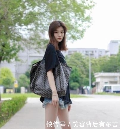 『小美女』街拍:小美女身穿白色吊带配短裤,秀出纤细长腿,媚而不俗