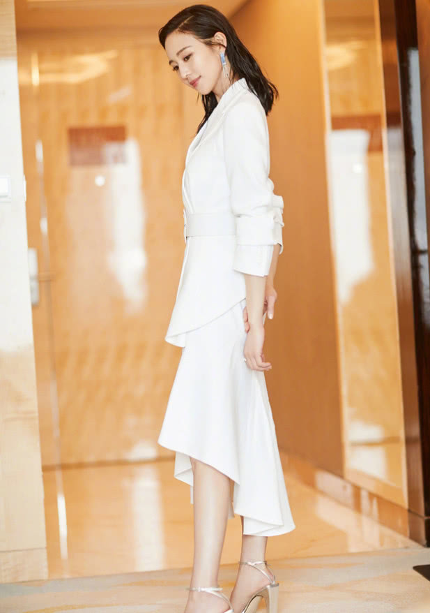 张钧甯要不要这么奇葩，居然把长靴穿在裤子里，意外好看厉害了？