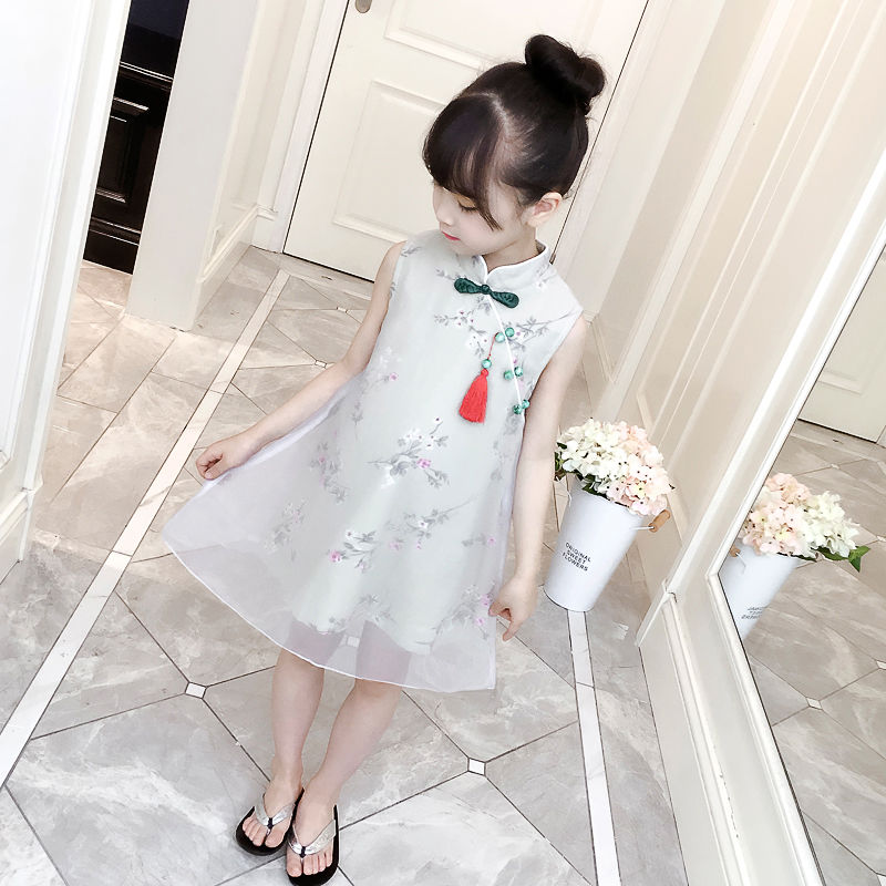 如果有可爱的女儿,一定要给她准备这样的旗袍装,尽显气质淑女范