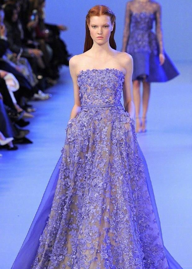  婚纱@现在谁还穿大红色婚纱？土死了，“宝石蓝”才是女生最爱，美炸