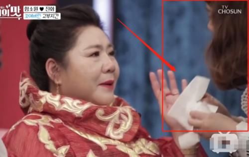 「观察室」咸素媛毫不犹豫赶婆婆回国，婆婆观察室掉眼泪，嘉宾都看不下去了