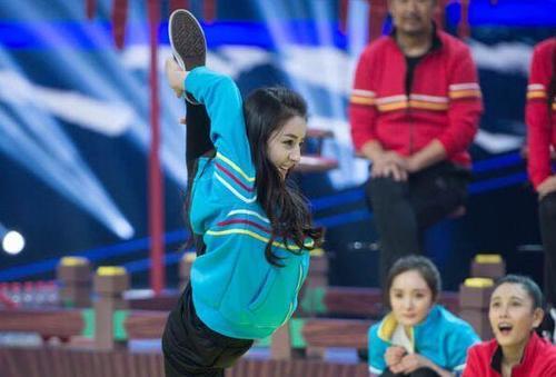 迪丽热巴隐瞒多年孩子终曝光，微博看真相，杨幂：孩子他爸是谁？