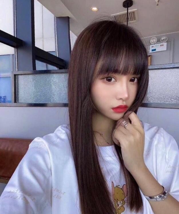  『圆脸的女生』圆脸女生尽量别露额头，显脸大！剪这种“刘海”，显气质又瘦脸