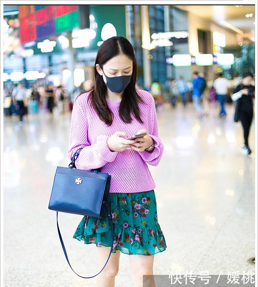 39岁陈乔恩穿同款毛衣撞上26岁周冬雨，网友美是跨越年龄的