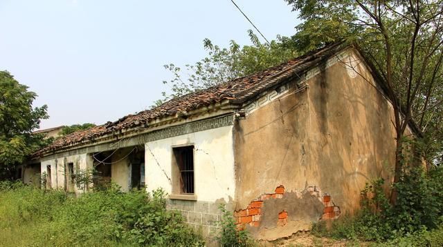  「农户」农村的老农户没有人，同一个村民多的地方还能再申请重建吗？