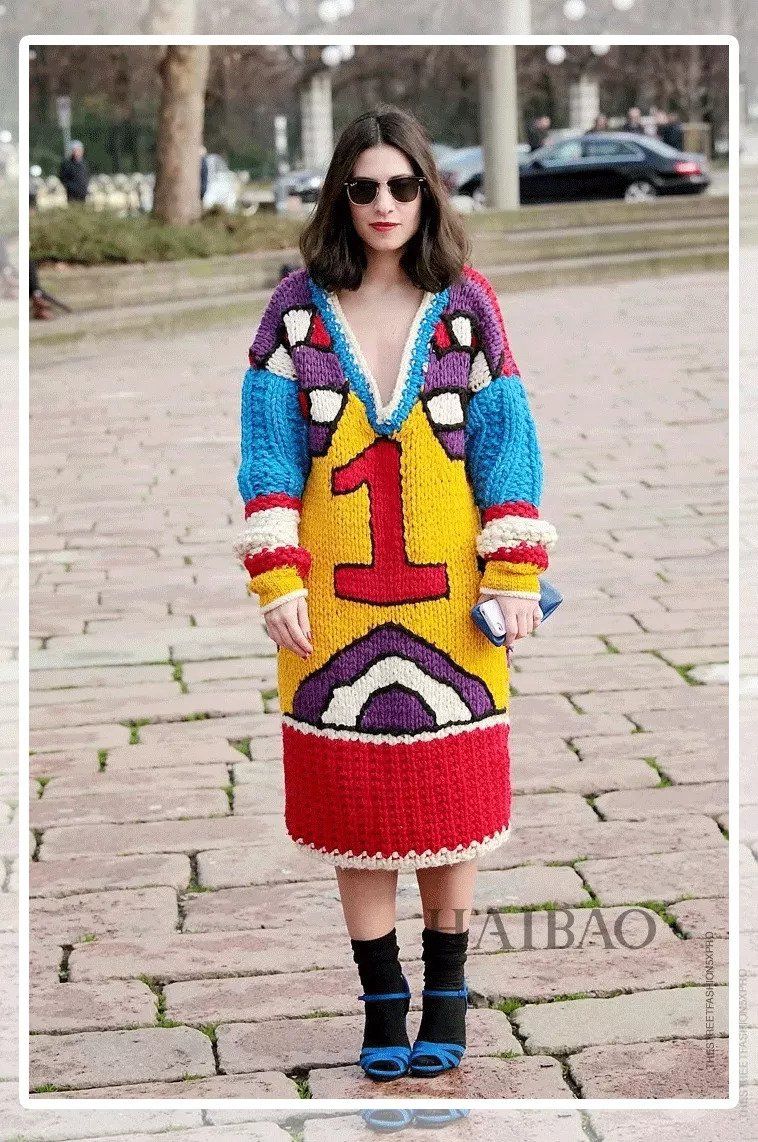 露脚踝过时了?今年秋天露袜子才是真时髦!