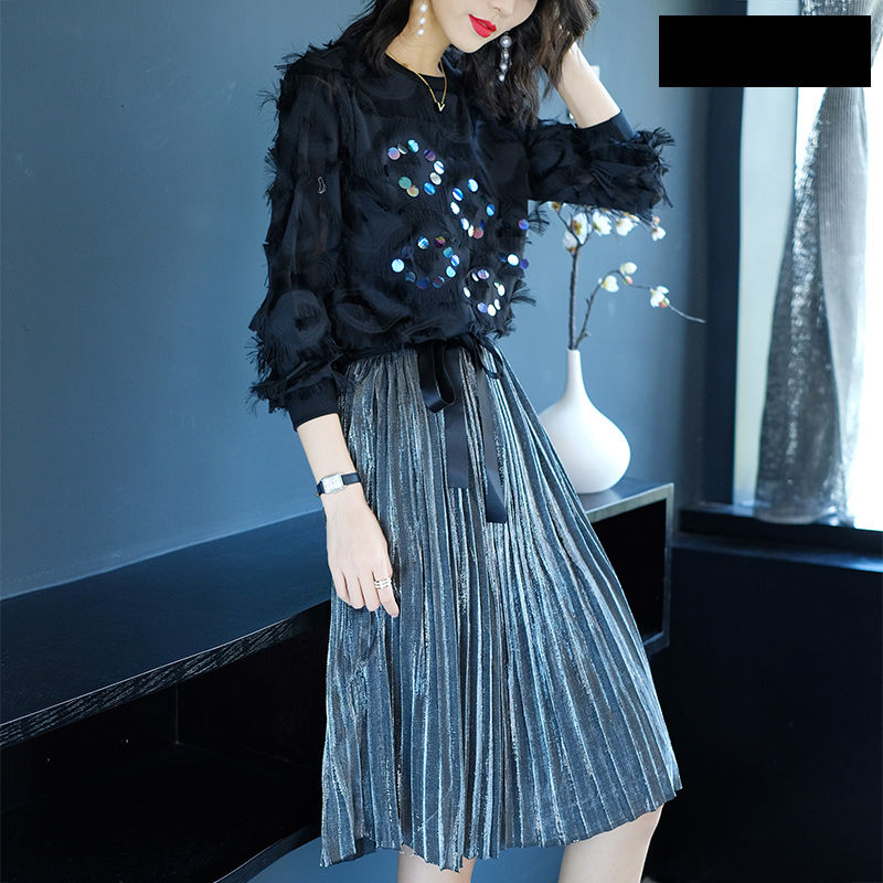 被小姨身上的“套装”，惊艳到了，原来今年流行这么穿，确实洋气