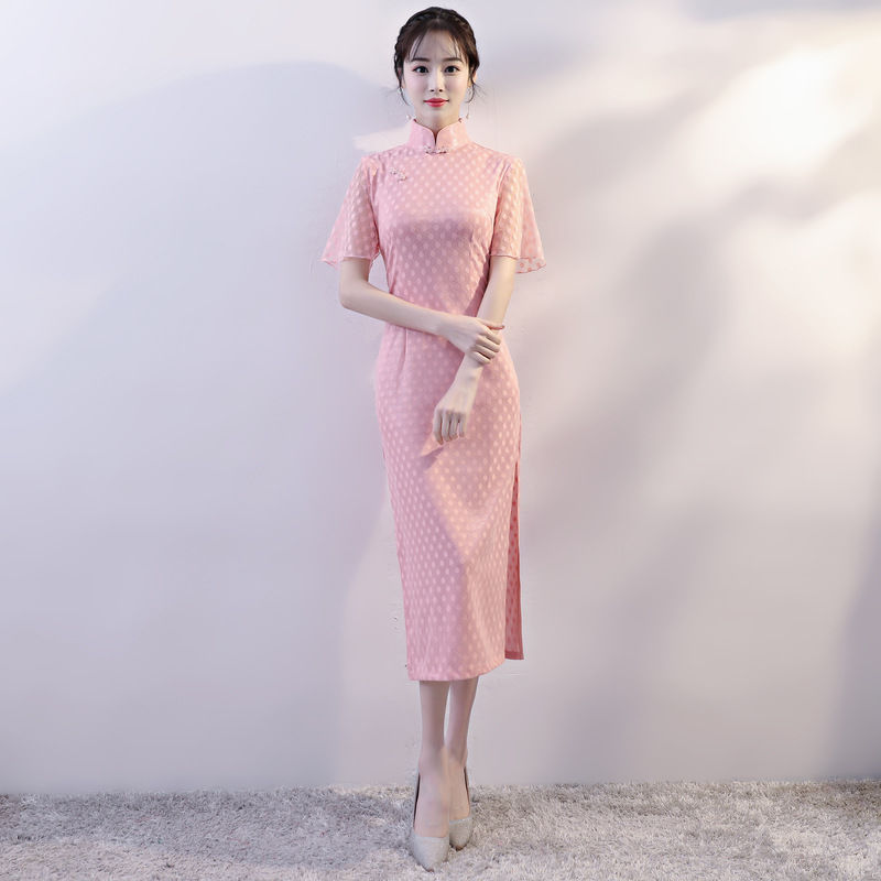 有一种美叫“旗袍”，立秋已到，42岁老婆穿旗袍，简直美若天仙