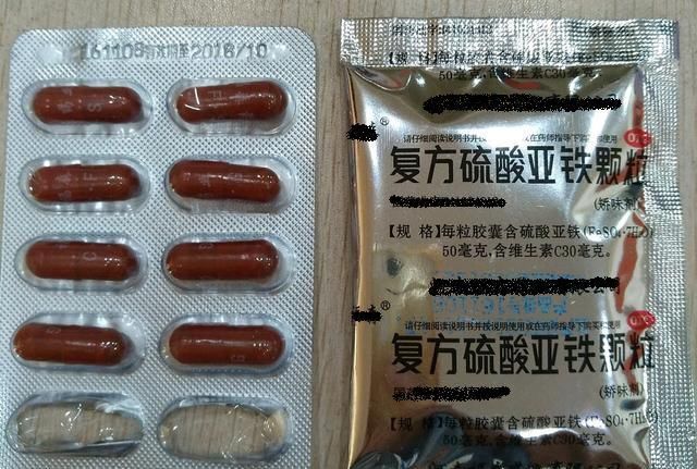 「水里」生活中的小药片,碾碎了丢在水里,用药片水浇花,不黄叶不烂根