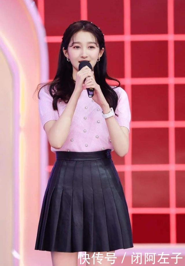 #上身#建议皮肤黑黄的女人,春夏多穿这5件“显白色”,上身减龄显气色
