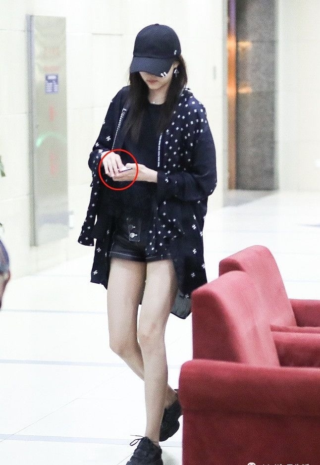 关晓彤黑猫辟谣分手传闻