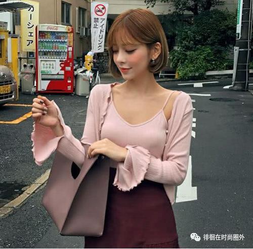 妹子在日本穿成这样?木耳边短裙不要太性感哦