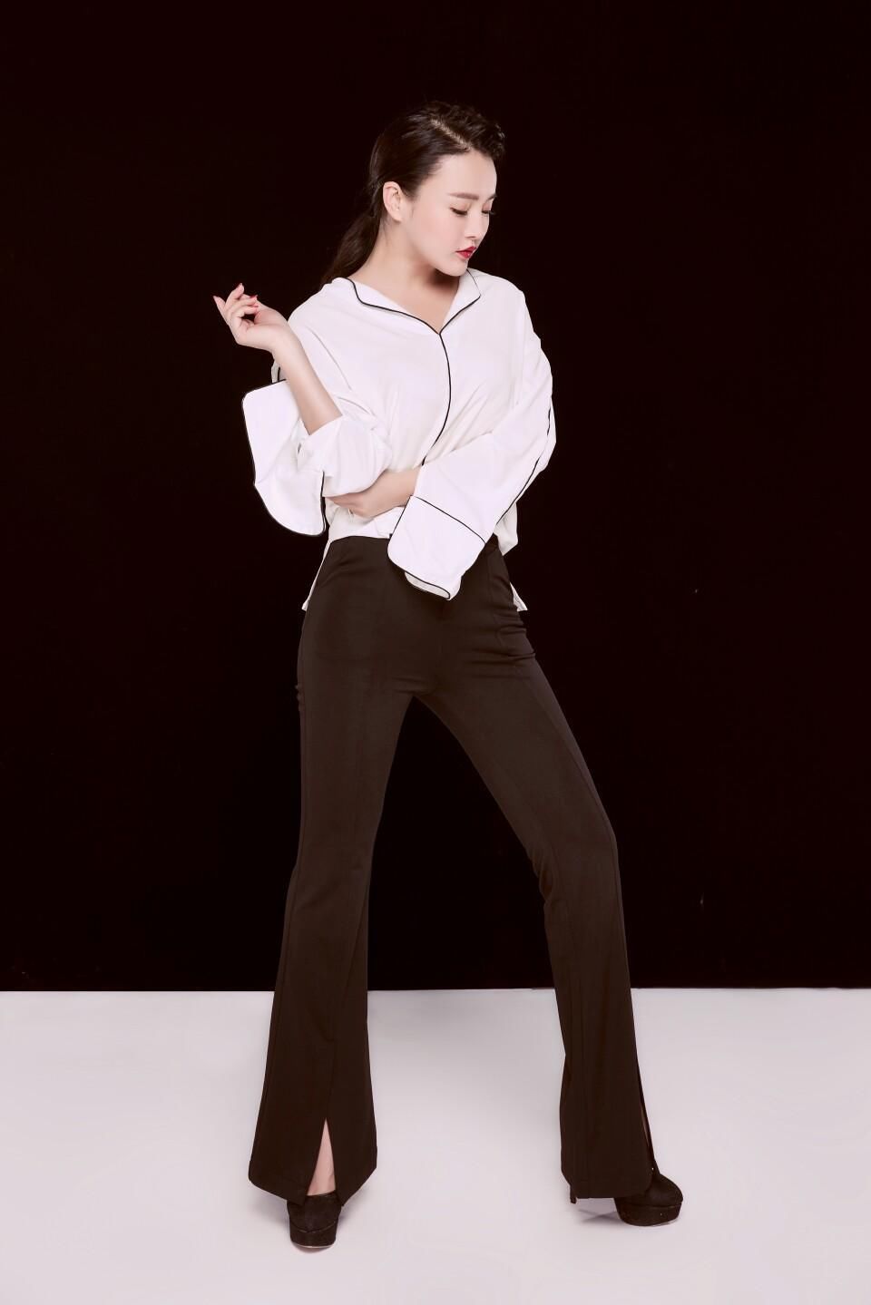 冉莹颖也是厉害了，穿“一根针”支撑高跟鞋，走路不怕断吗?