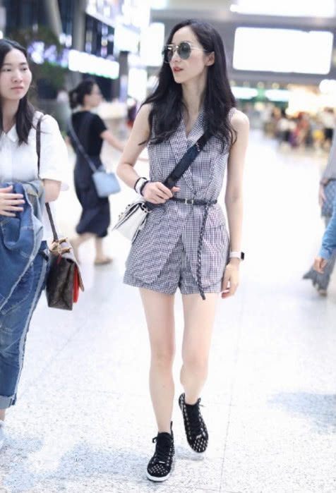 韩雪怎么了？这大腿瘦得比小腿还细，完全就剩一副“骨架”