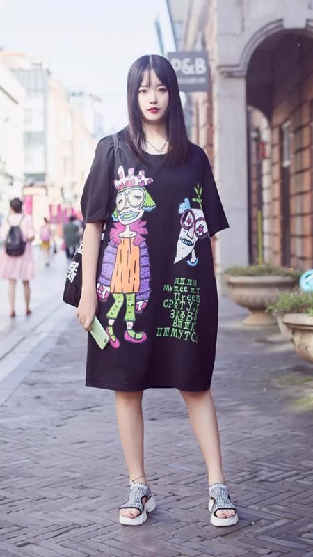 街拍武汉:秋天挡不住优雅风情，黑色的诱惑正轮番上演