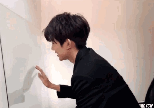 当男明星涂口红,张艺兴娴熟,李晨用力过猛,王源却说自己最美!