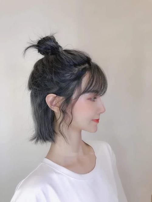  『半丸子头』短发女生有福了，这样扎减龄俏皮，明星也都这么扎，超迷人