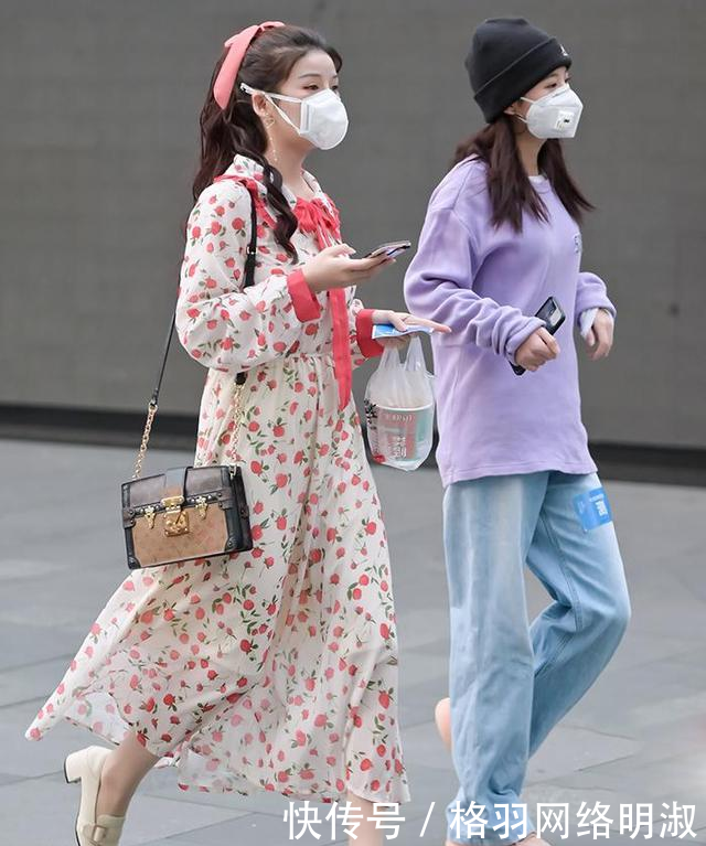 花哨■纯色裙要让位了!今春流行“花哨裙”,唯美浪漫,街头女孩都在穿