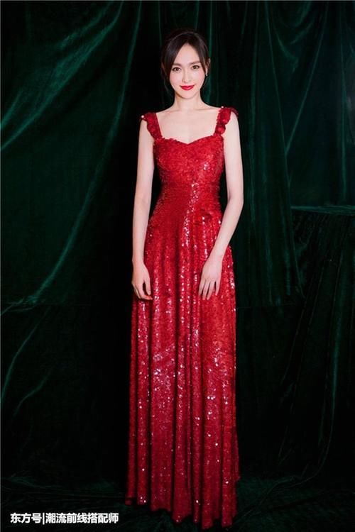 唐嫣厉害了,一袭粉色蕾丝长裙美如画,网友:罗晋知道你这么美吗