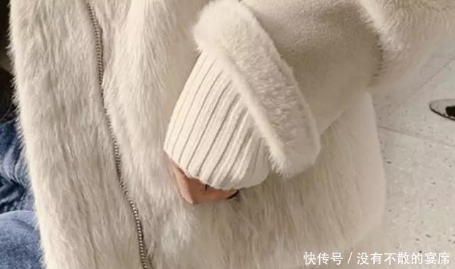 『舒适』羽绒服已经过时了!今冬时兴“羊羔毛外套”,减龄保暖又显瘦!