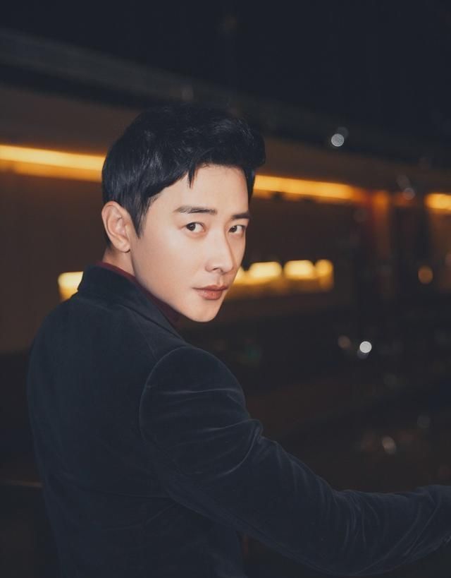  罗晋■39岁得双胞胎，公开表白苗圃，被拒后又“撩”唐嫣，现今又当保姆