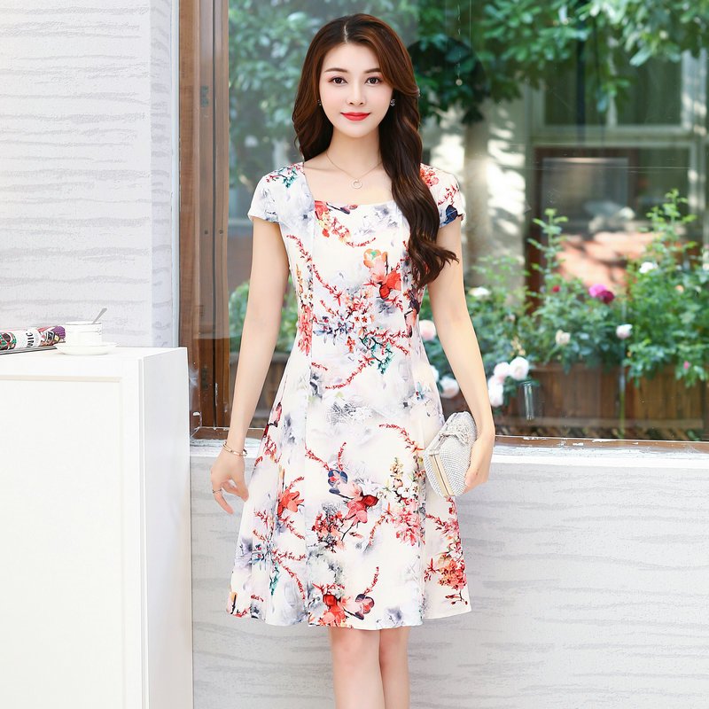 40岁女人，别把上衣塞裤里!瞧下面“姐姐衫”，一个比一个年轻