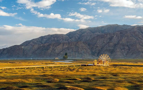 我国最“牛气”的县城：白种美女媲美欧洲，这种见面礼让人艳羡