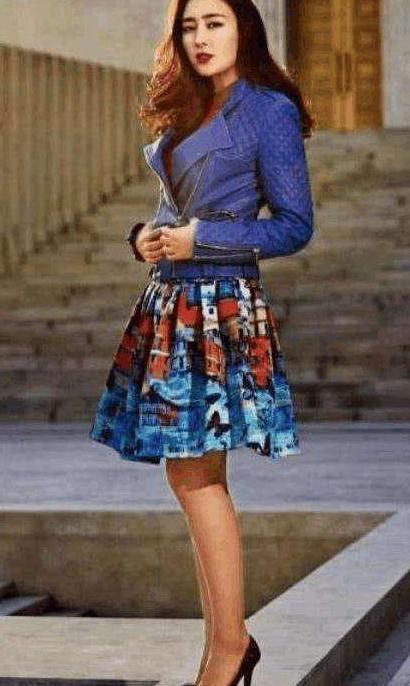 马苏真开放! 短裤短得只剩一个“三角形”, 网友: 越短越时尚