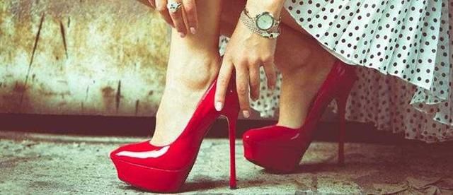 埃及脚女生挑对包头细跟鞋，美翻盛夏