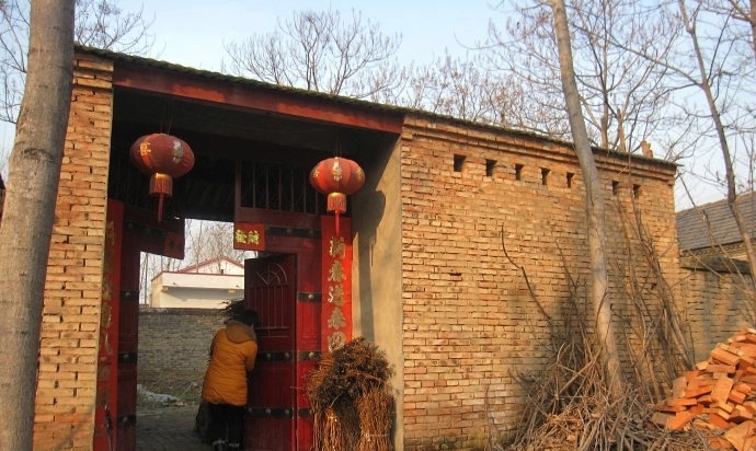 现在的农村，随便找一户人家，拿不出来20万就“不正常”，真的