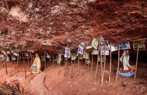 国内“最有钱”的大山,山脚下有百万现金,却没人敢拿走一分钱!