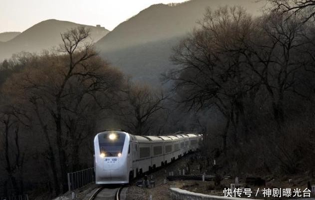  「列车」1909年，京张铁路建成；2019年，京张高铁通车