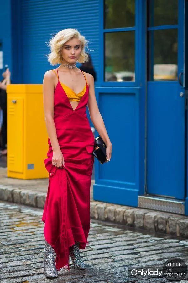 我最喜欢你什么样子?穿连衣裙的样子!