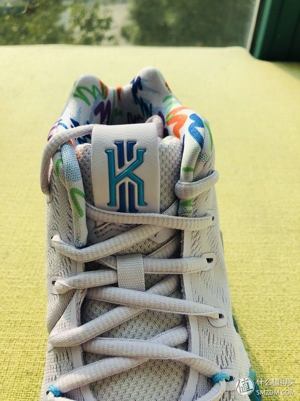 敲代码的小仙女的日常晒鞋 篇四:好事需成双，鞋中藏彩蛋--KYRIE 4 复活节