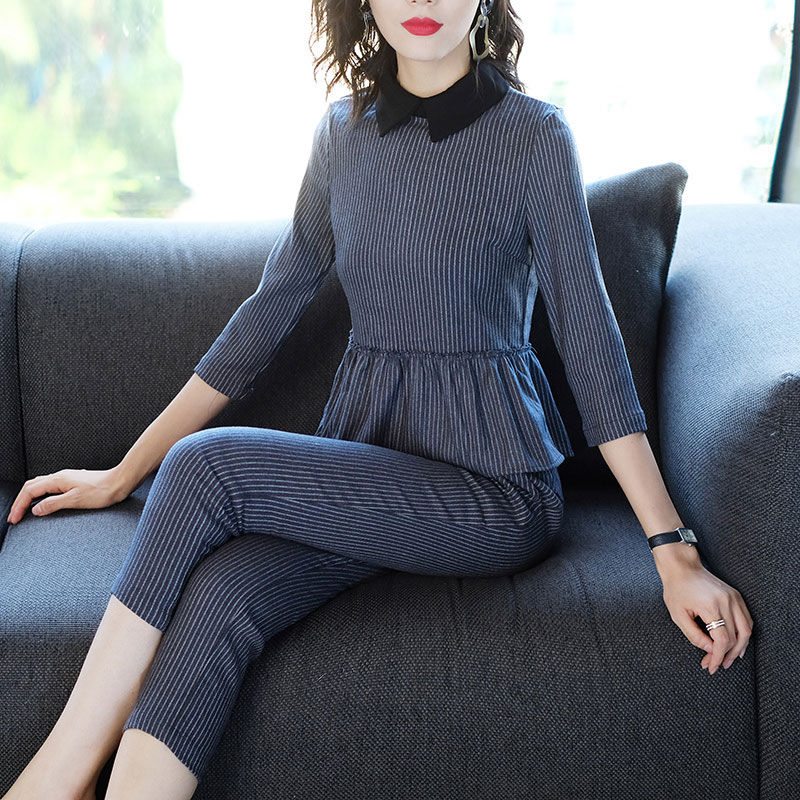 7080后的女人自带知性美，九月就穿这样的气质套装，优雅减龄