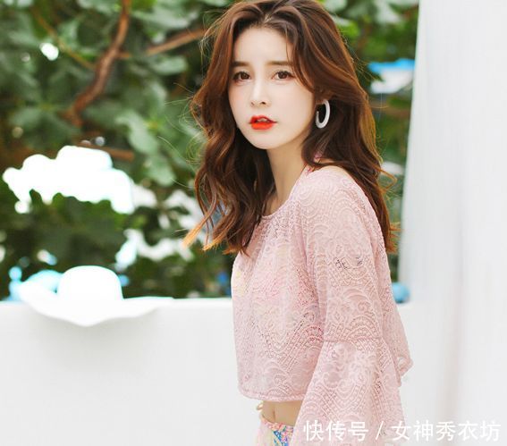 时尚写真：修身有型的泳装美女，尽显女性温婉性感气质！