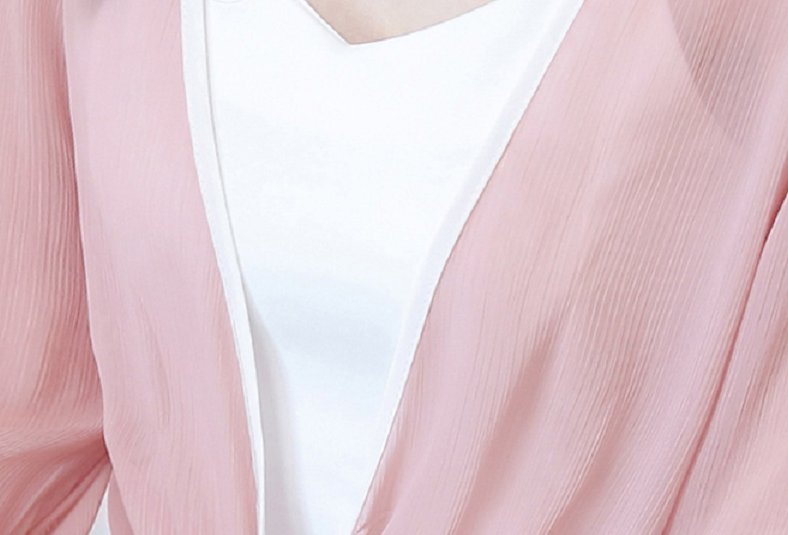 上海女人就是会穿，开衫搭小背心直接穿出门，洋气减龄有活力，美