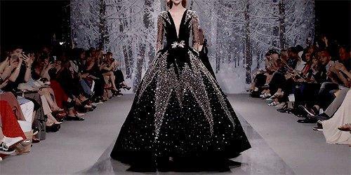 景甜、孟美岐、何穗看秀都能气场全开