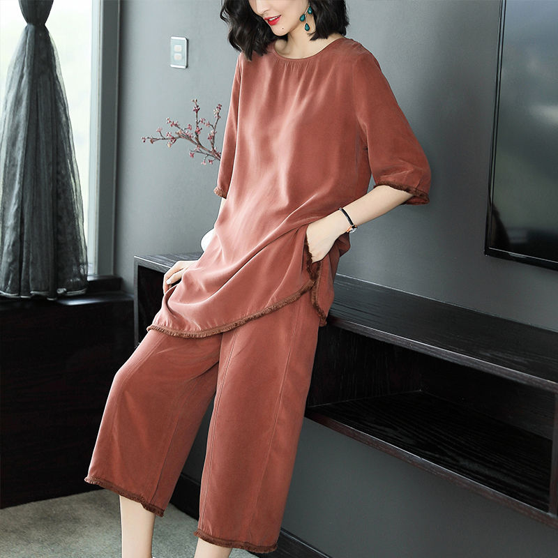 立秋后，小个子女人多穿这样的阔腿裤套装，丰满有魅力，美爆